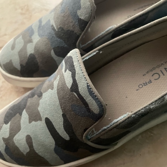 Vionic Camo - Picture 4 of 6